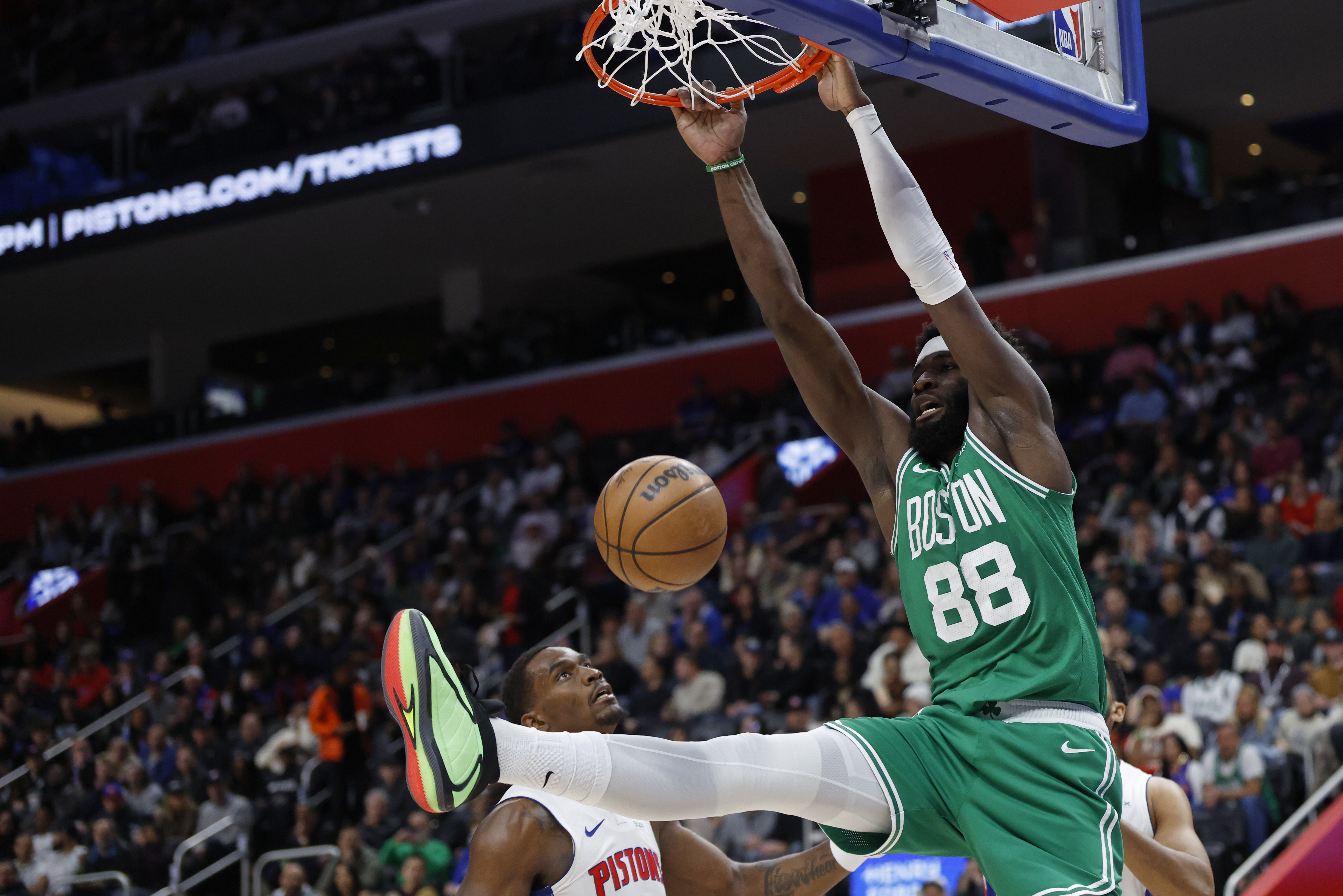 开云足球-明天绿军主场迎战开拓者 科塔&amp;米诺特出战成疑